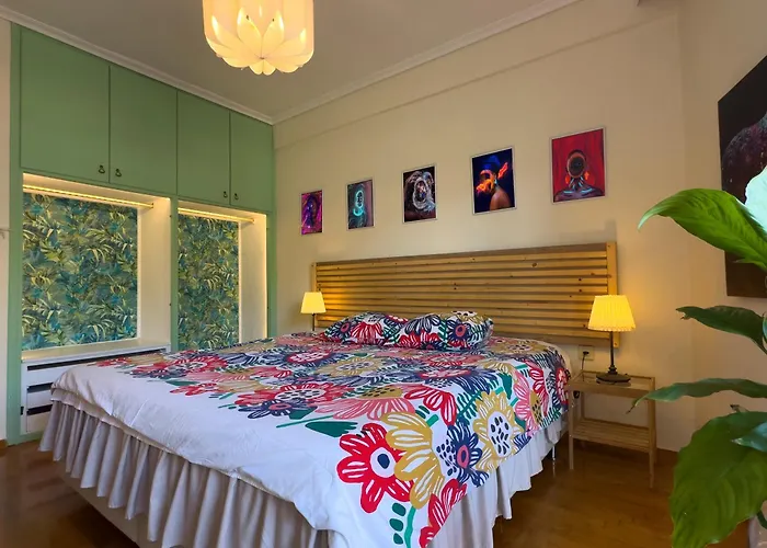 Spacious Artistic Flat With Private Parking