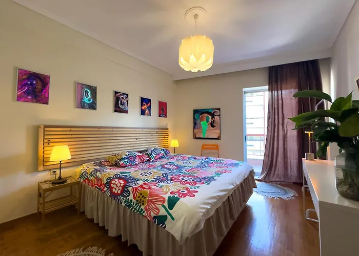 Spacious Artistic Flat With Private Parking