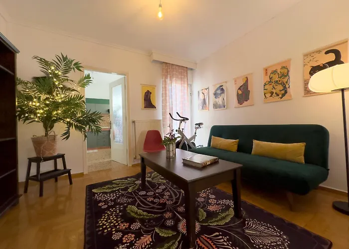 Spacious Artistic Flat With Private Parking