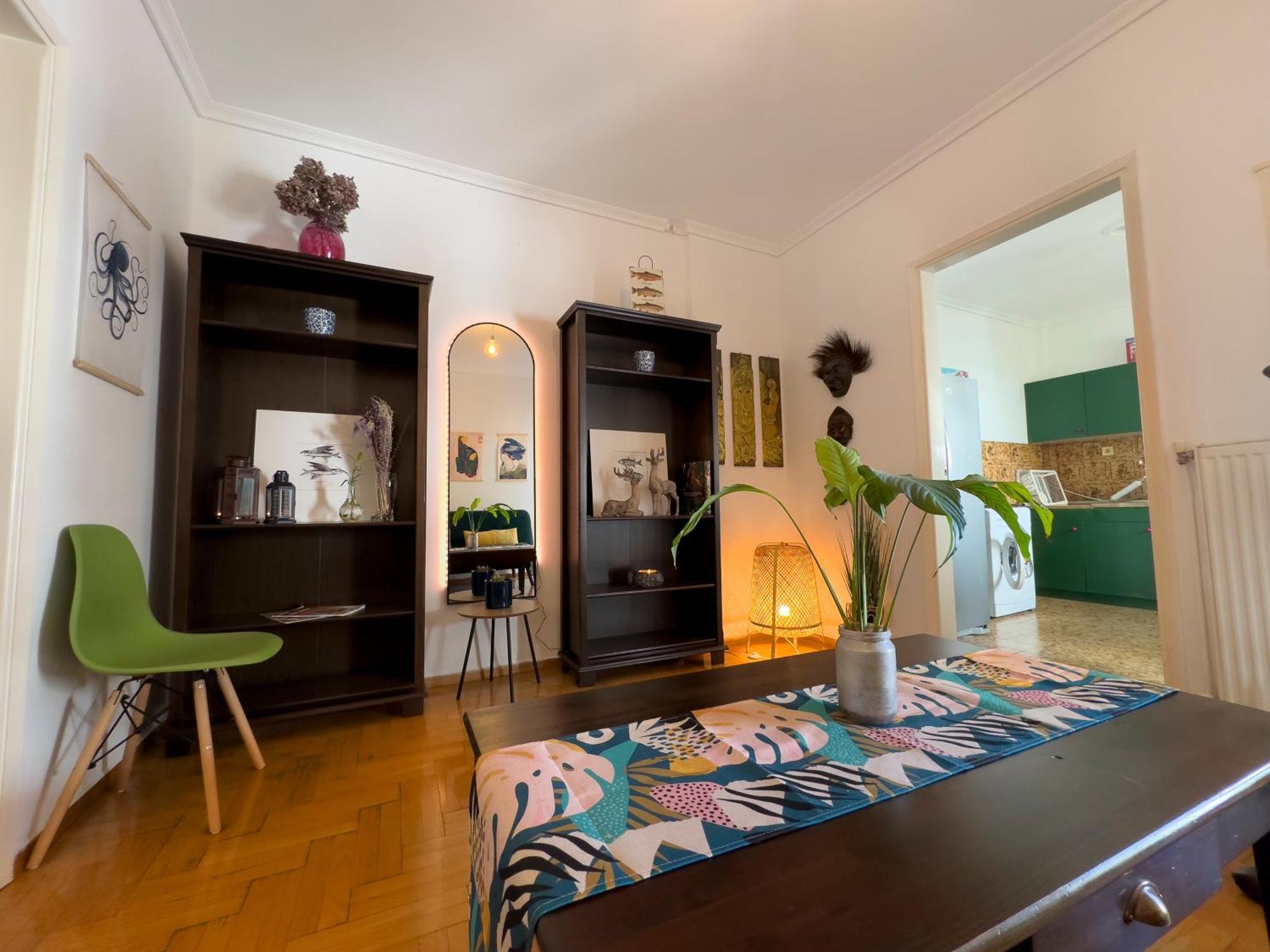 Spacious Artistic Flat With Private Parking Thessaloniki