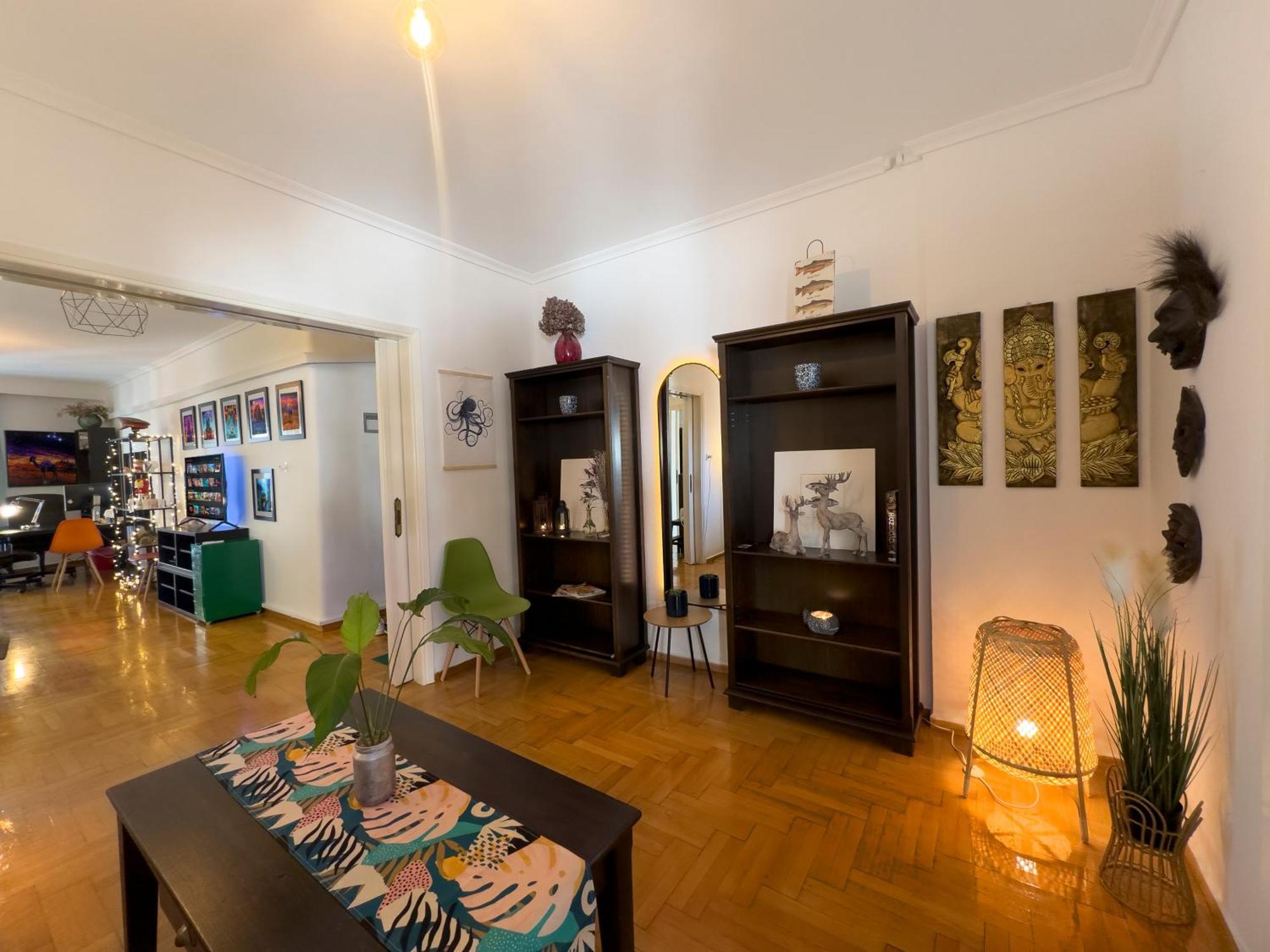 Spacious Artistic Flat With Private Parking * Thessaloniki