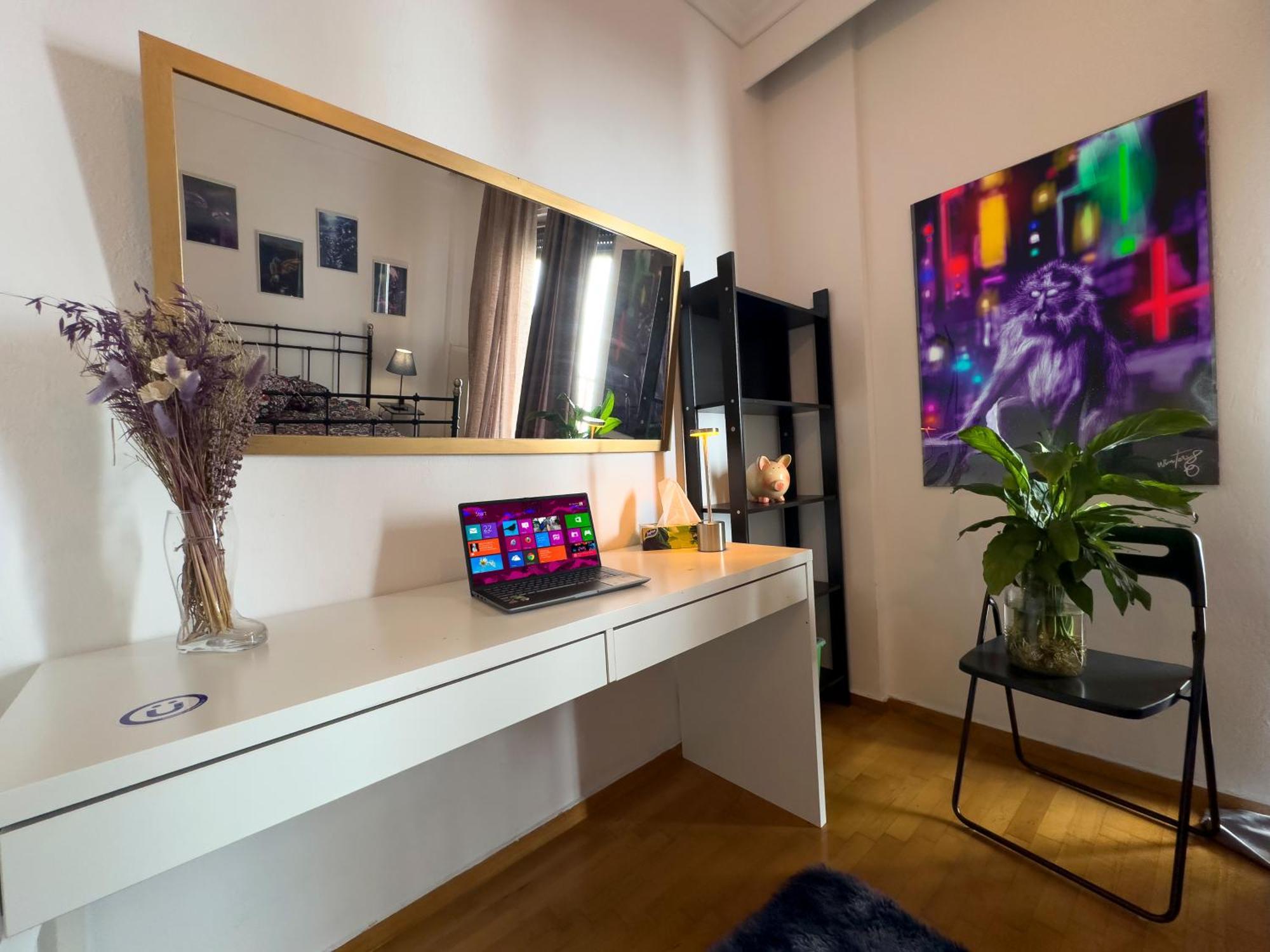 Spacious Artistic Flat With Private Parking Apartment