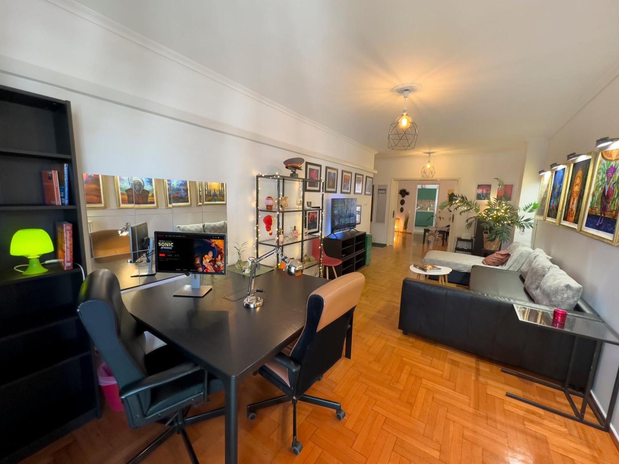 Spacious Artistic Flat With Private Parking Daire Selanik